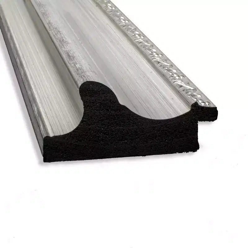 Specchio da parete rettangolare 42"x30" con cornice ornamentale spazzolata color argento e patina color peltro caldo