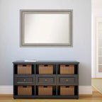 Specchio da parete rettangolare 42"x30" con cornice ornamentale spazzolata color argento e patina color peltro caldo