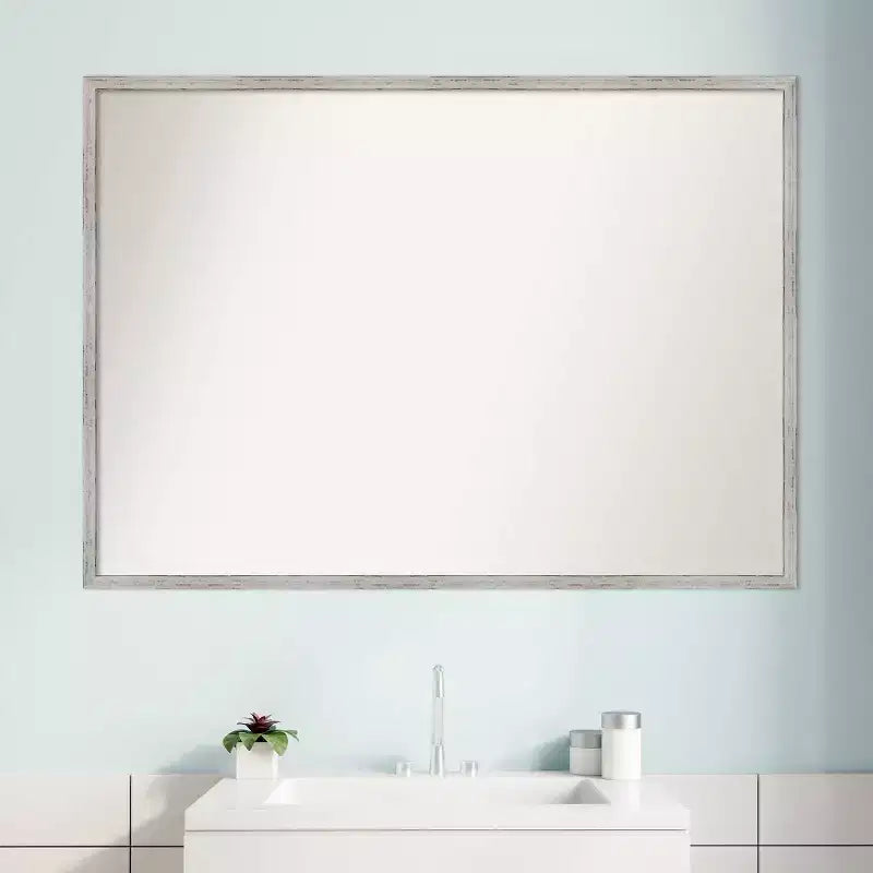 Specchio da parete in legno bianco Shiplap stretto da 39"x28" per bagno, non smussato, include hardware di montaggio