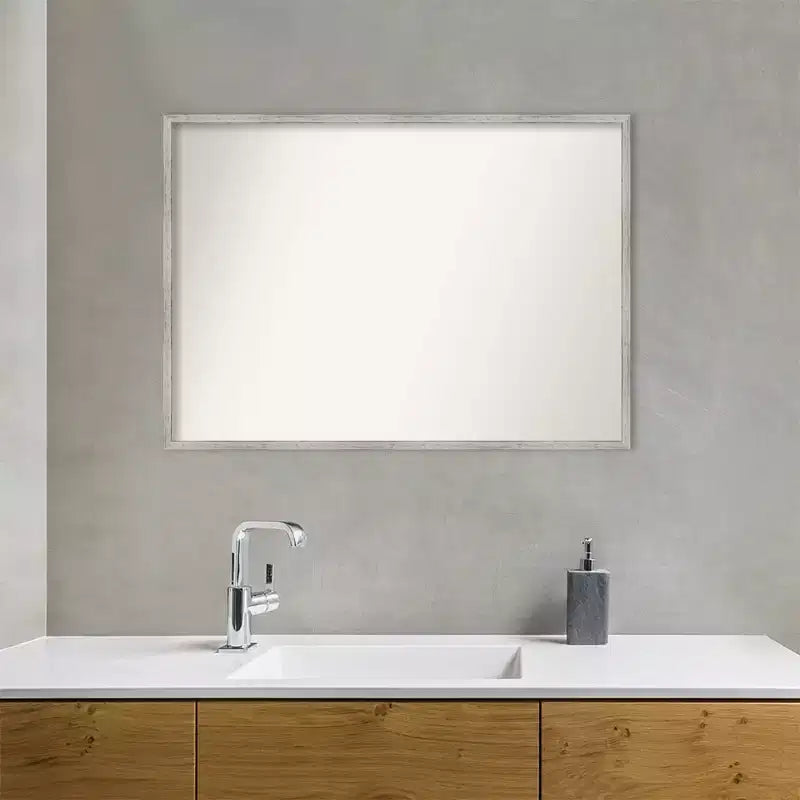 Specchio da parete in legno bianco Shiplap stretto da 39"x28" per bagno, non smussato, include hardware di montaggio