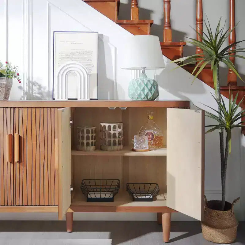 Credenza rustica d'accento da 150 cm con 4 ante ondulate e 2 ripiani regolabili per soggiorno e sala da pranzo