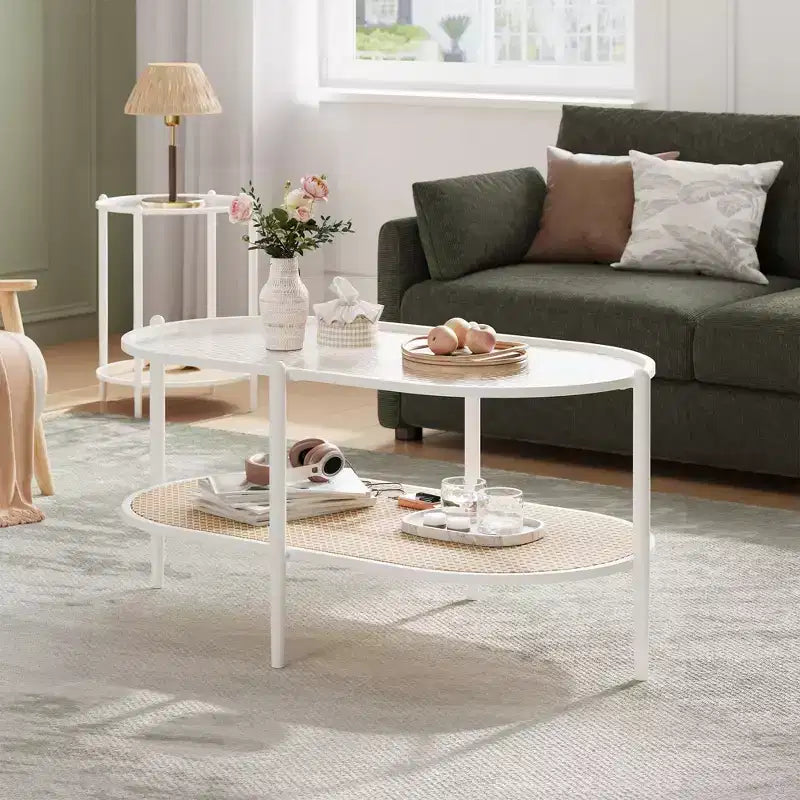 Tavolino da salotto ovale bohémien a 2 livelli in rattan con ripiano in vetro temperato e struttura in metallo