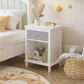 Comodino in legno bianco da 68 cm con cassetto e ripiano aperto, maniglie in metallo, per bambini e adulti