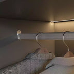 Armadio guardaroba nero da 300 cm dal pavimento al soffitto con luci LED a 3 colori e ante in vetro temperato