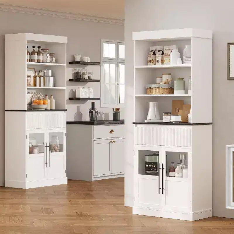 Dispensa alta 178 cm con ante in vetro, 3 ripiani aperti e cassetto scanalato, finitura legno di pero