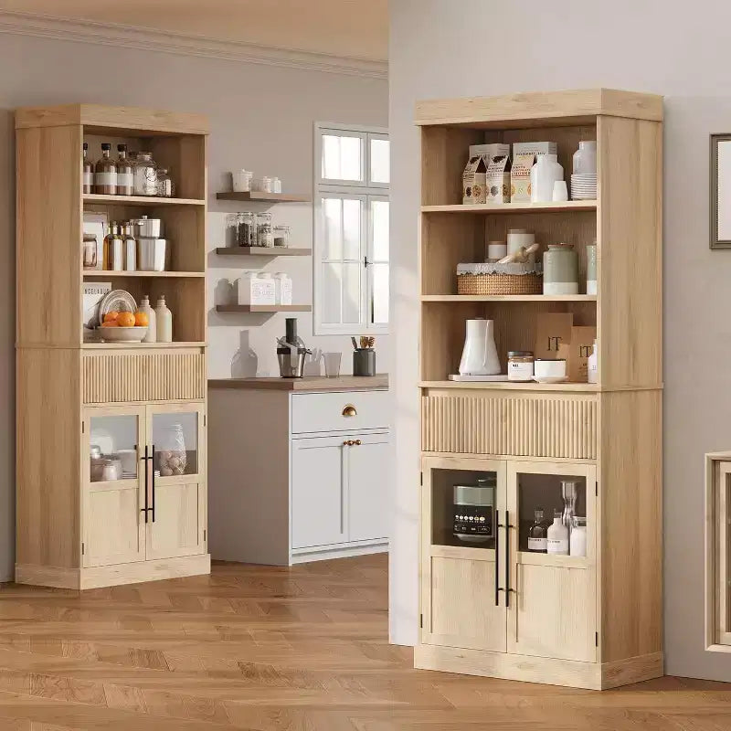 Dispensa alta 178 cm con ante in vetro, 3 ripiani aperti e cassetto scanalato, finitura legno di pero
