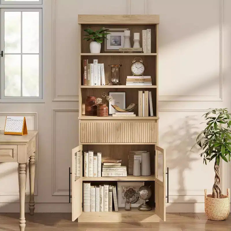 Dispensa alta 178 cm con ante in vetro, 3 ripiani aperti e cassetto scanalato, finitura legno di pero