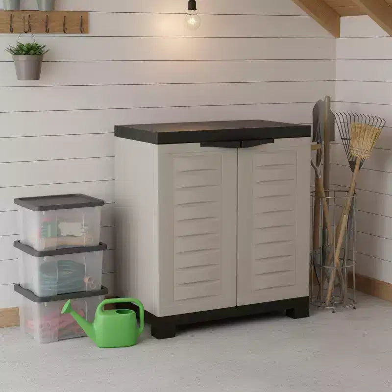 Armadio multiuso in plastica resistente a 2 ante da 66 cm con ripiano regolabile, grigio e nero, capacità 13,6 kg