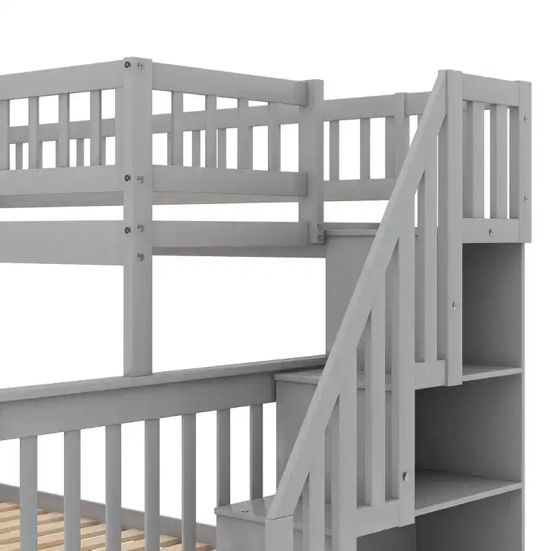 Letto a castello a una piazza e mezzo con scala, 4 vani portaoggetti e sponda di sicurezza, in legno massello di pino
