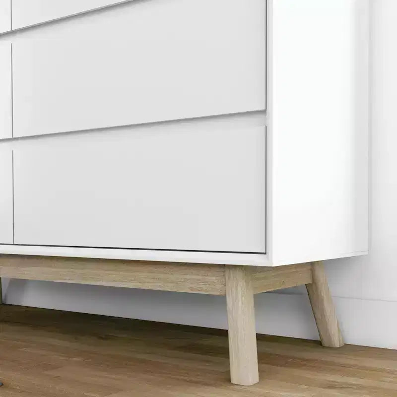 Comò moderno in legno massello a 6 cassetti con guide in metallo e kit antiribaltamento, larghezza 132 cm