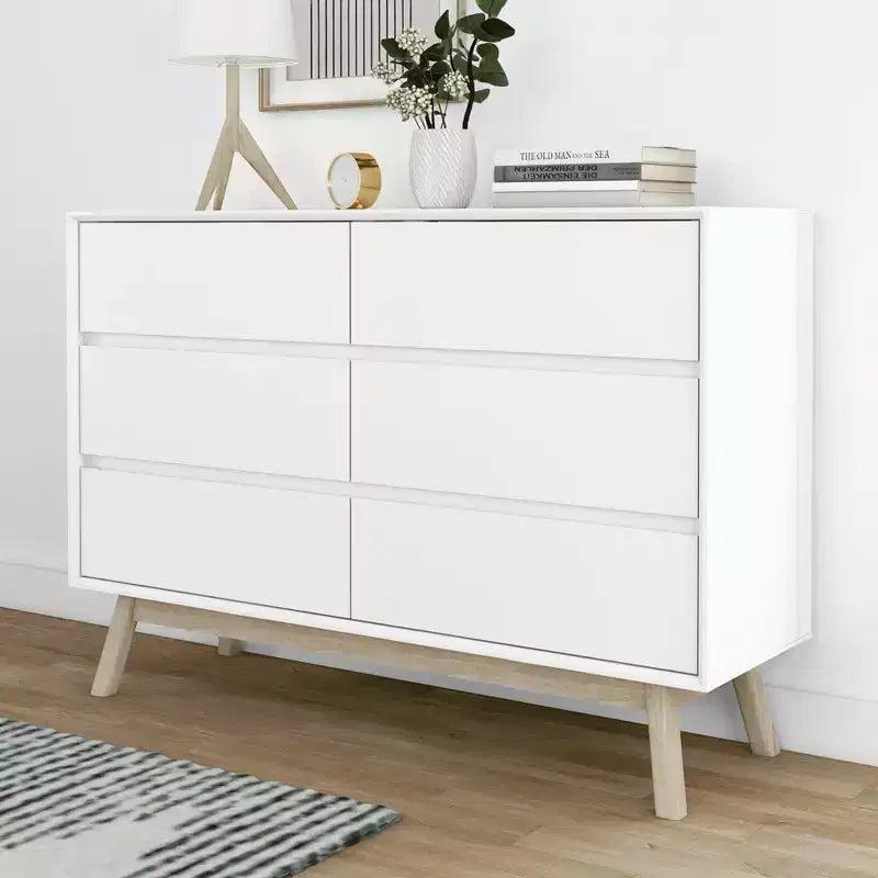Comò moderno in legno massello a 6 cassetti con guide in metallo e kit antiribaltamento, larghezza 132 cm