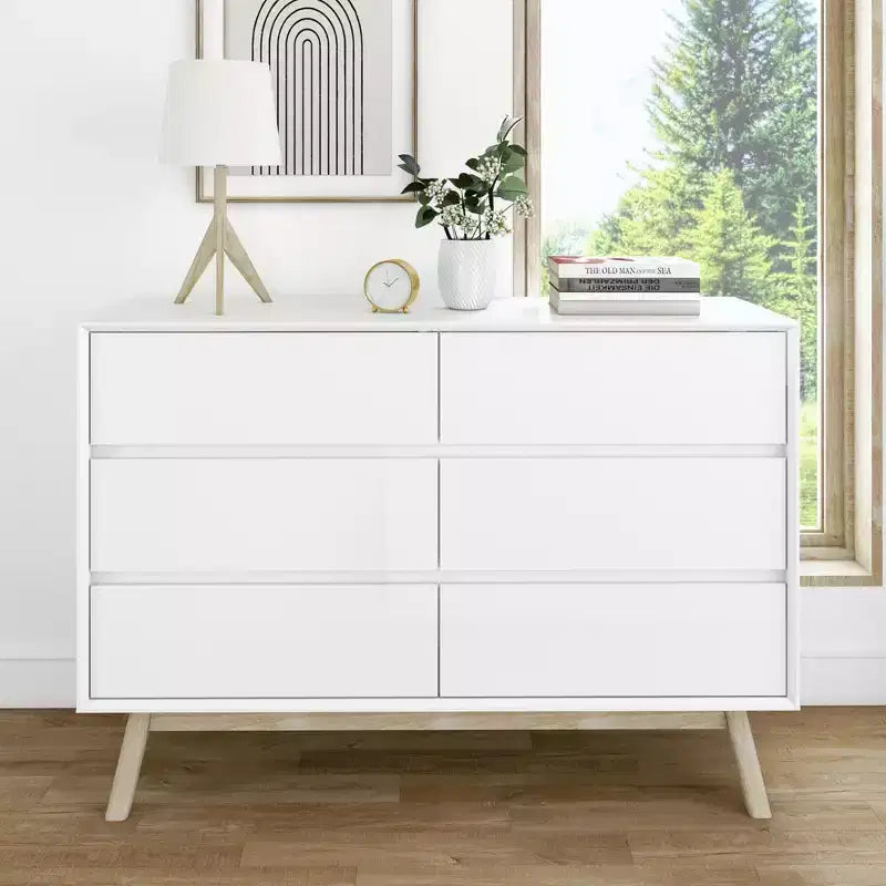 Comò moderno in legno massello a 6 cassetti con guide in metallo e kit antiribaltamento, larghezza 132 cm