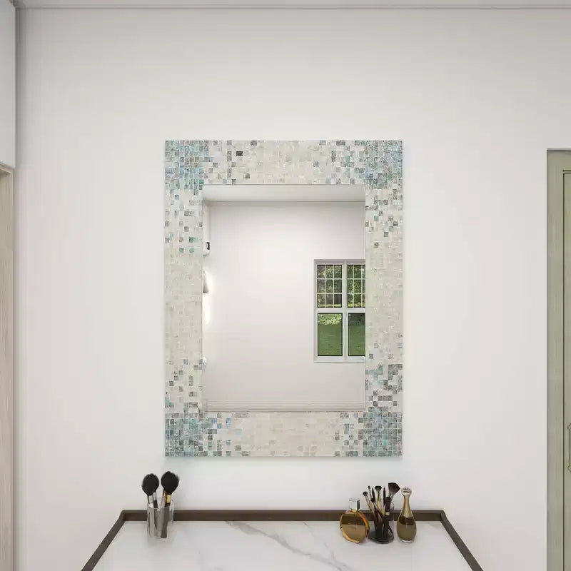 Specchio da Parete a Mosaico Artigianale in Madreperla con Angoli Blu, 61x91 cm, Crema