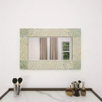 Specchio da Parete a Mosaico Artigianale in Madreperla con Angoli Blu, 61x91 cm, Crema