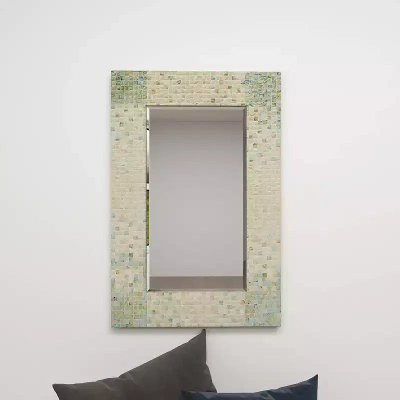 Specchio da Parete a Mosaico Artigianale in Madreperla con Angoli Blu, 61x91 cm, Crema