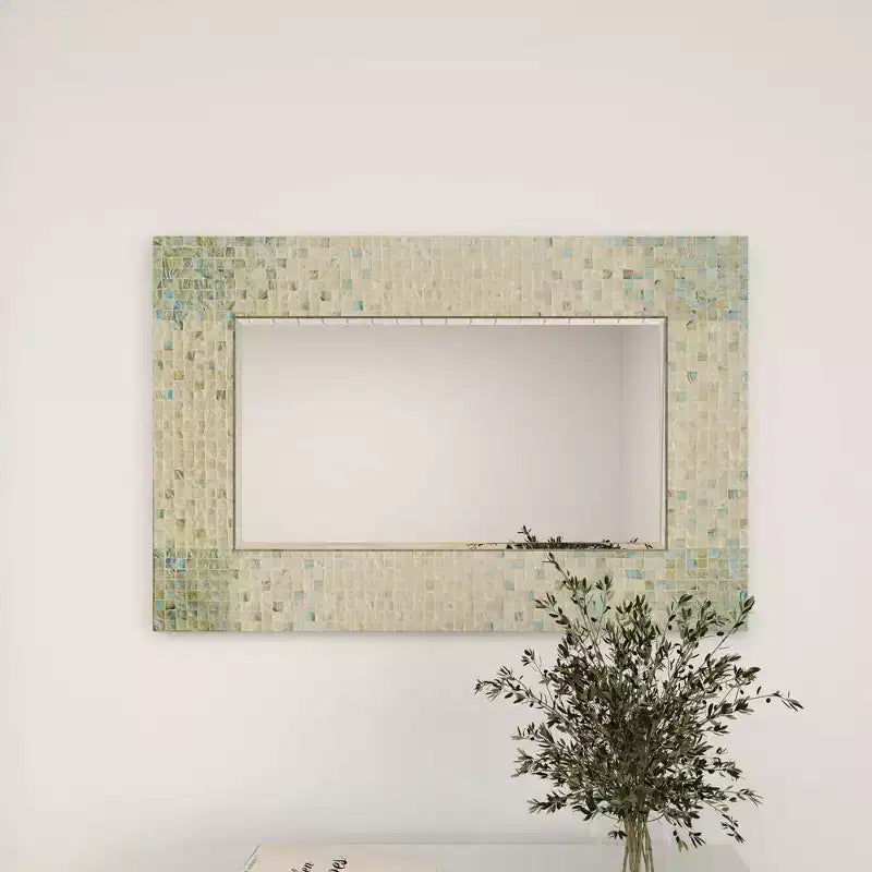 Specchio da Parete a Mosaico Artigianale in Madreperla con Angoli Blu, 61x91 cm, Crema