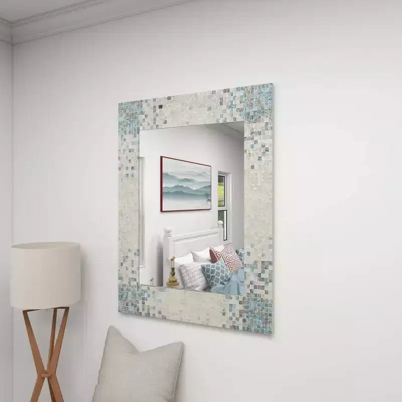 Specchio da Parete a Mosaico Artigianale in Madreperla con Angoli Blu, 61x91 cm, Crema