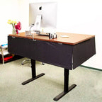 Pannello privacy da 41" sotto la scrivania con gestione cavi e tasche organizer per workstation sit-stand