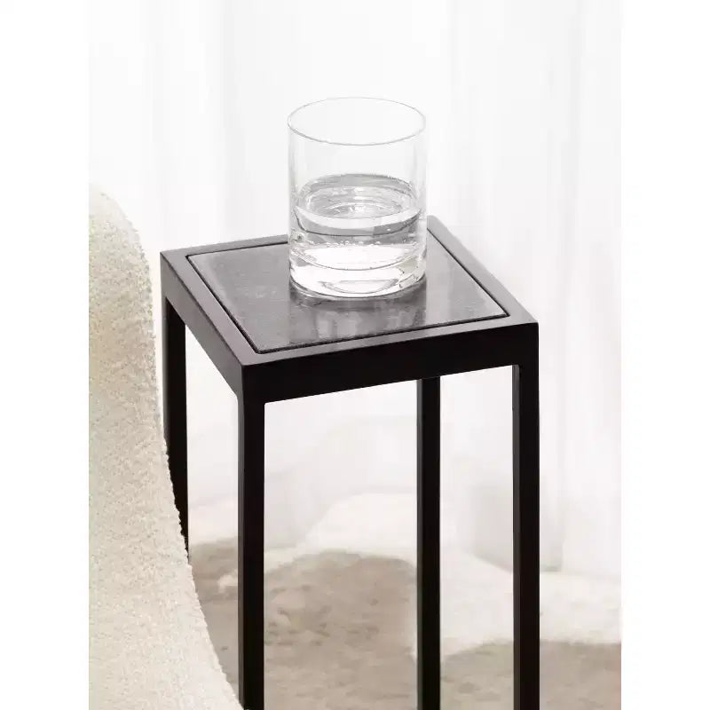 Tavolino da bibite in metallo dorato squadrato con piano in vetro e piedini in gomma, 17,8x17,8x53,3 cm, compatto