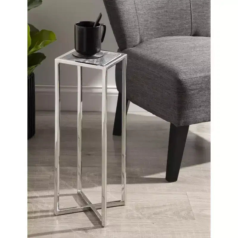 Tavolino da bibite in metallo dorato squadrato con piano in vetro e piedini in gomma, 17,8x17,8x53,3 cm, compatto