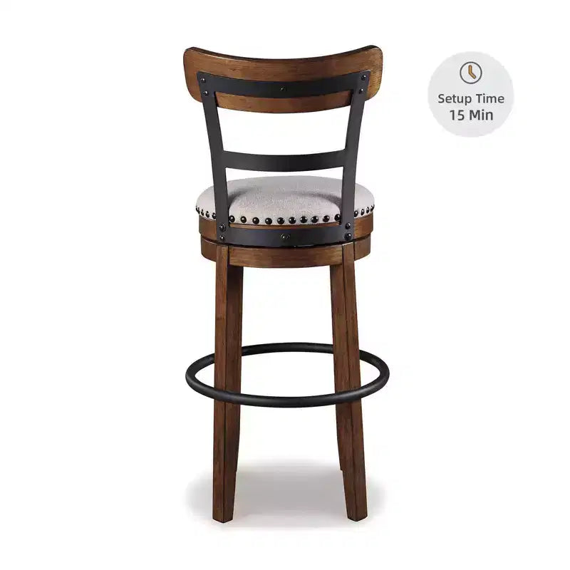 Sgabello da bar alto imbottito girevole con schienale basso curvo e gambe in legno, altezza seduta 76,8 cm, rustico