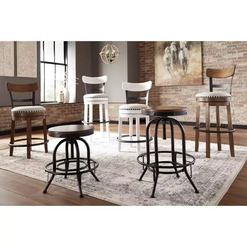 Sgabello da bar alto imbottito girevole con schienale basso curvo e gambe in legno, altezza seduta 76,8 cm, rustico