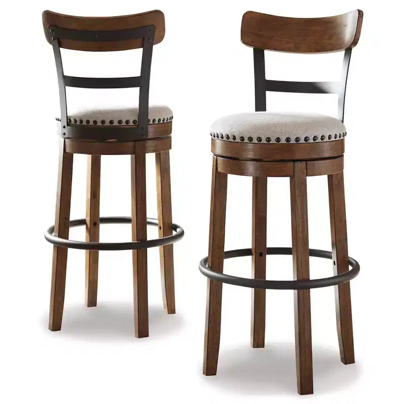 Sgabello da bar alto imbottito girevole con schienale basso curvo e gambe in legno, altezza seduta 76,8 cm, rustico
